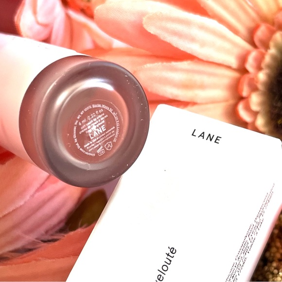 GLOSSIER G Suit Soft Touch Lip Creme LANE - Picture 11 of 12